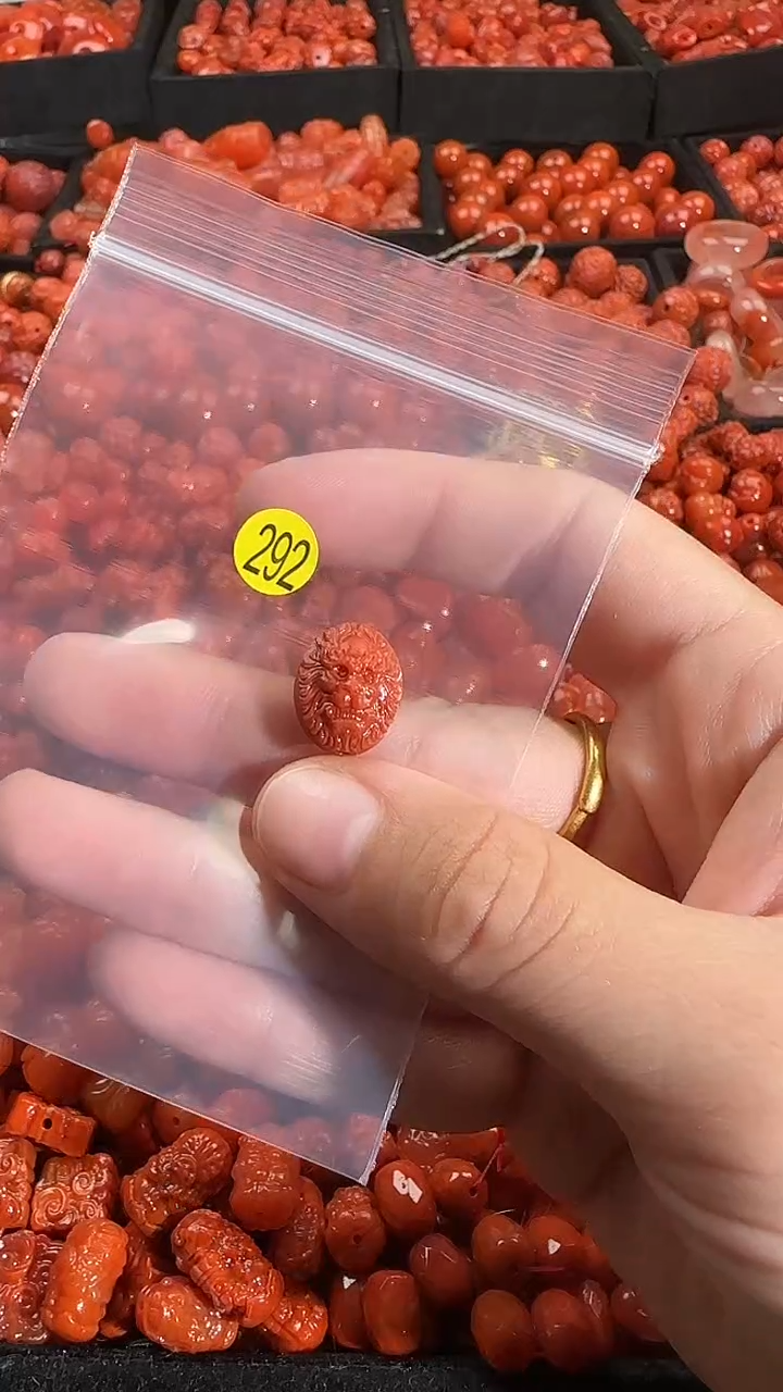 颈饰未镶嵌南红玛瑙1