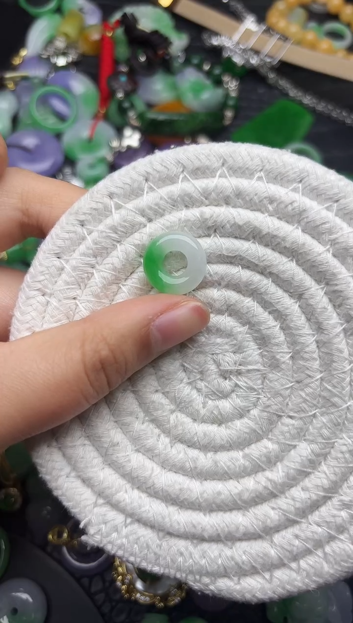 颈饰未镶嵌翡翠缅甸翡翠吊坠