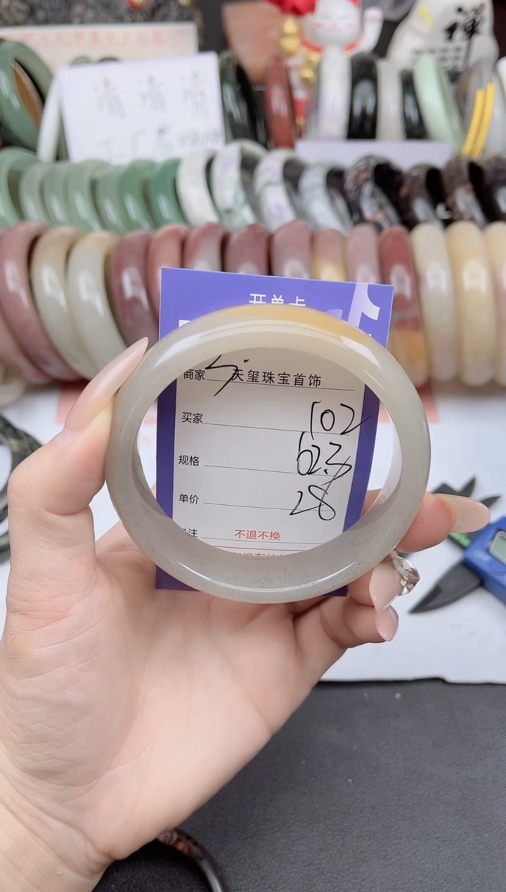 未镶嵌手镯石英质玉102