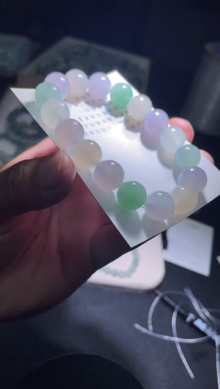 未镶嵌定制翡翠总***。珠串