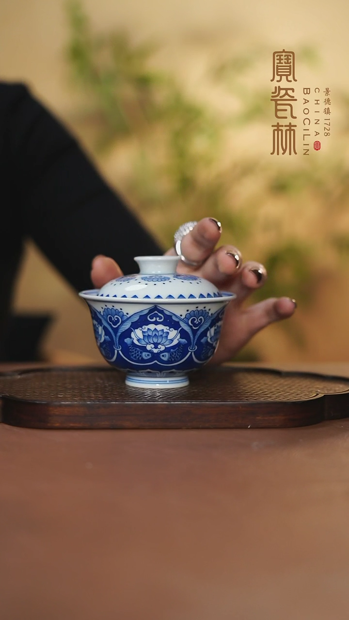 【闪购商品】青花三兔共耳盖碗