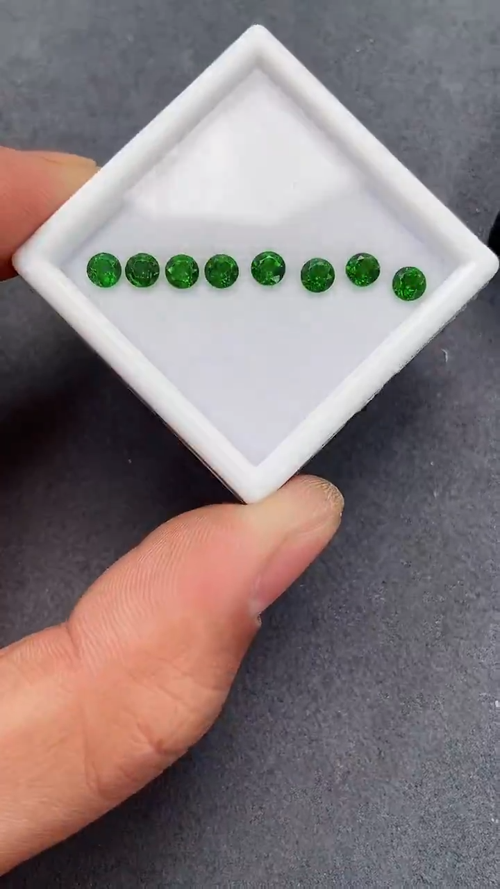 【闪购商品】透辉石裸石未镶嵌裸石