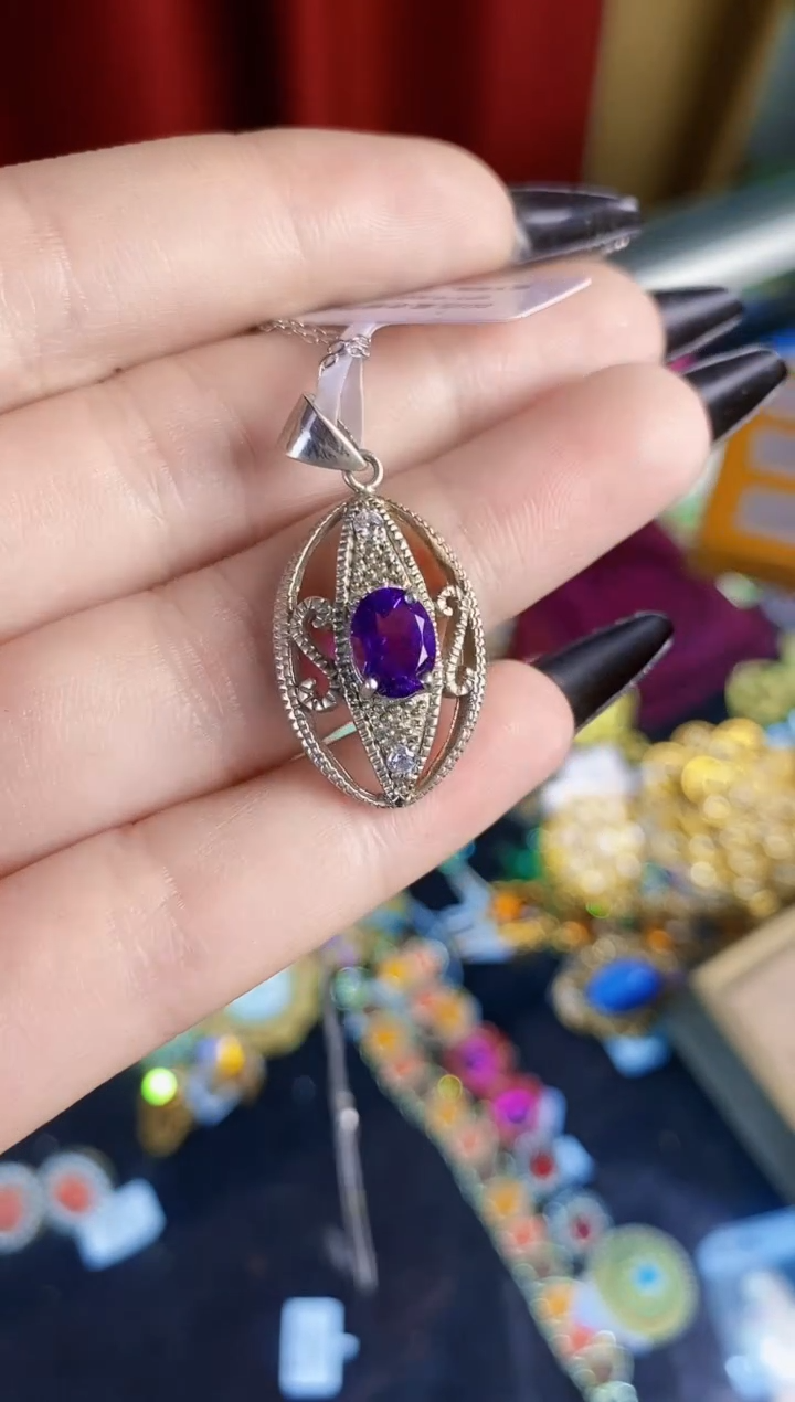 瓷片楚楚中古珠宝甄选不退换