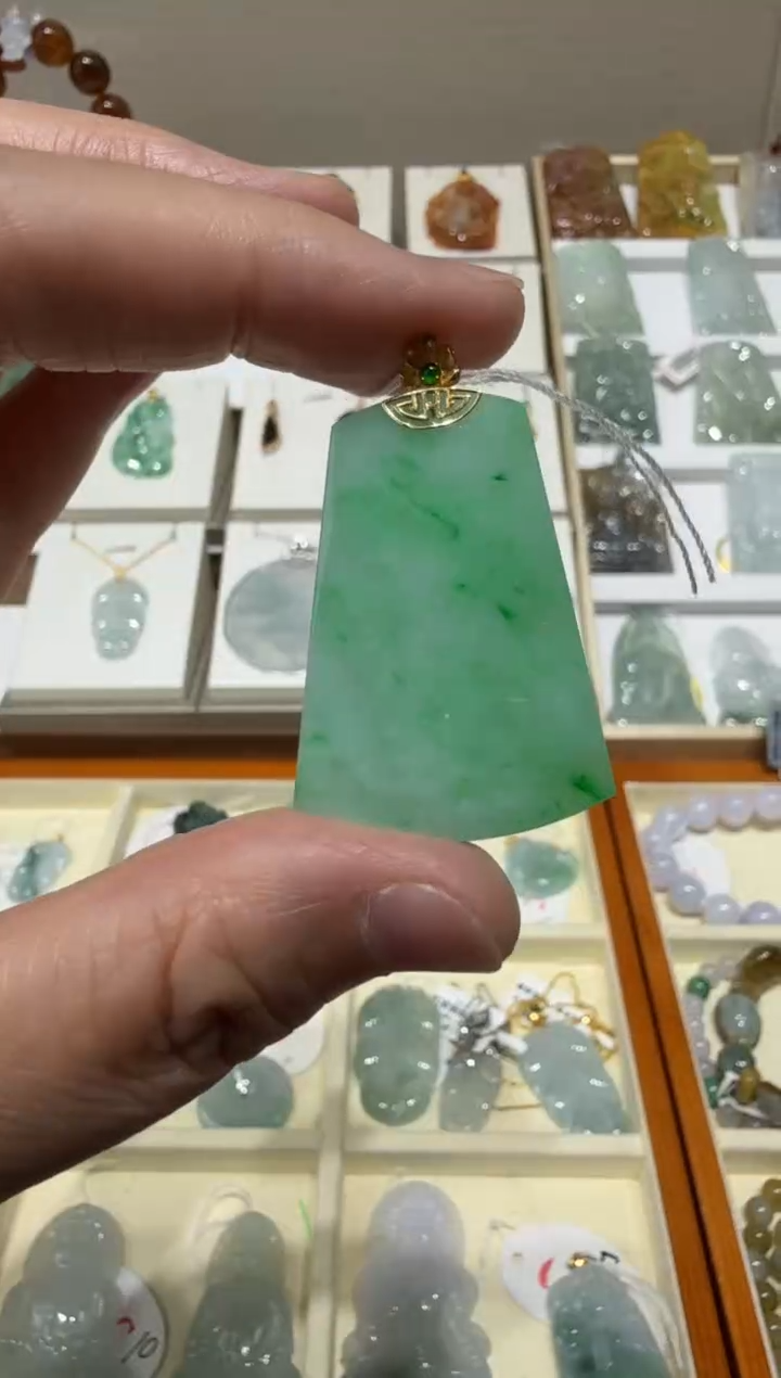 18K金镶嵌挂件翡翠A货翡翠多样性孤品
