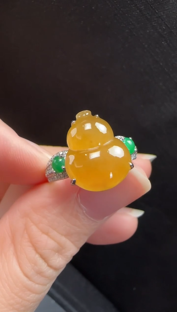 18K金镶嵌戒指翡翠355葫芦一枚