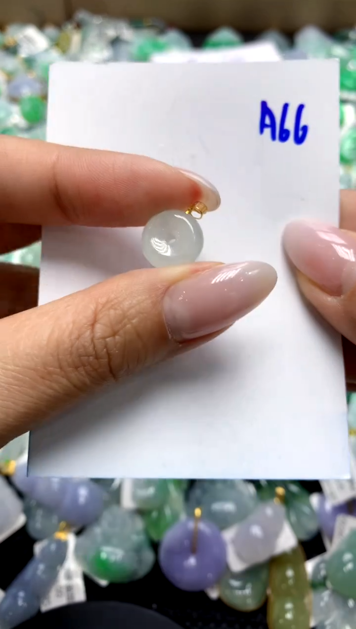 翡翠18K金镶嵌颈饰1111111111111111