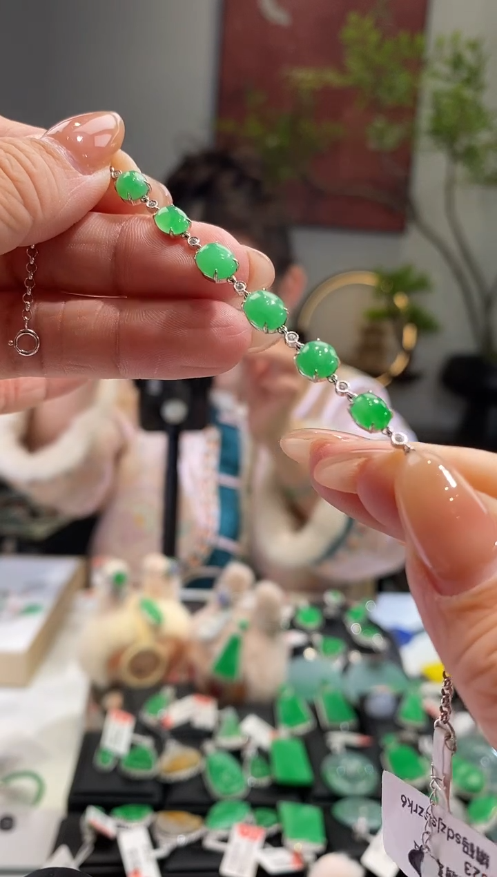 18K金镶嵌手链翡翠手链