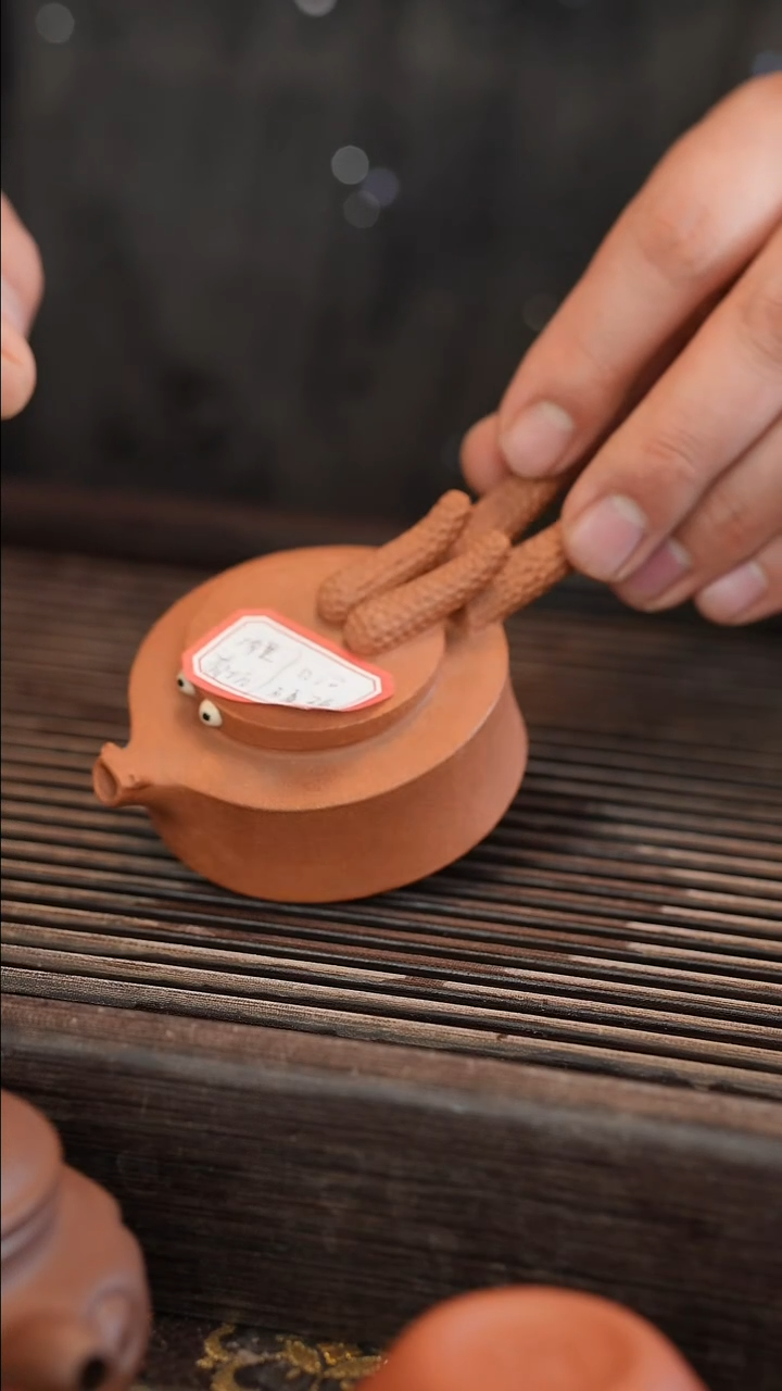 茶壶紫砂口磕碰  有坑 