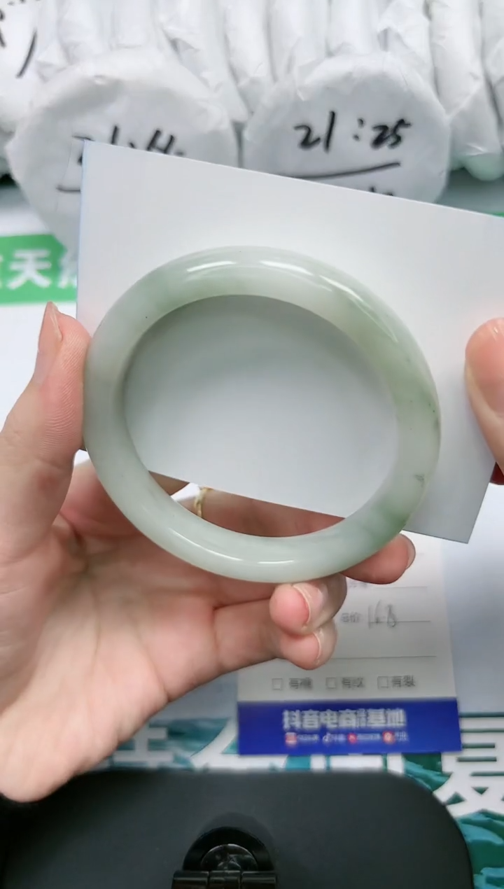 【闪购商品】石英质玉手镯未镶嵌K80-60