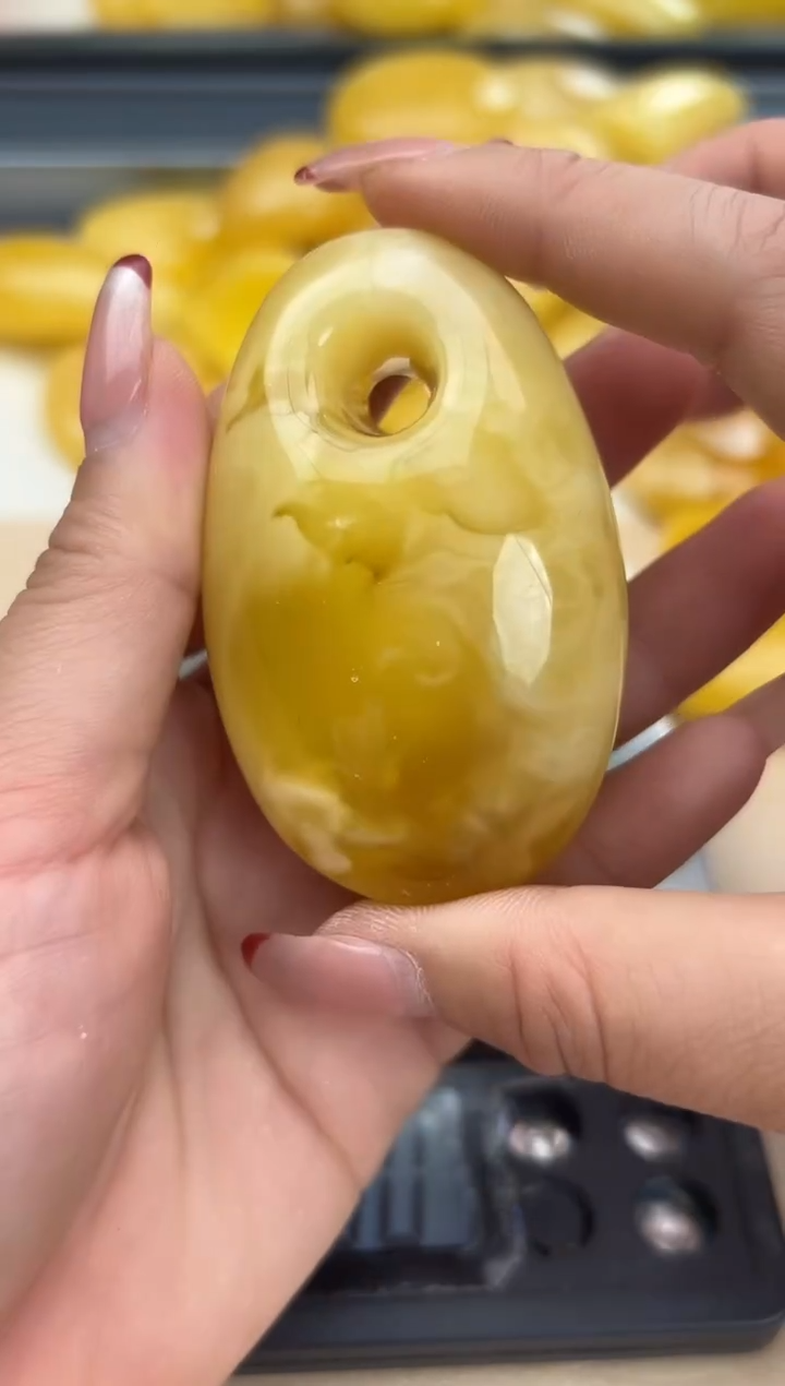 【闪购商品】琥珀裸石未镶嵌蜜蜡吊坠