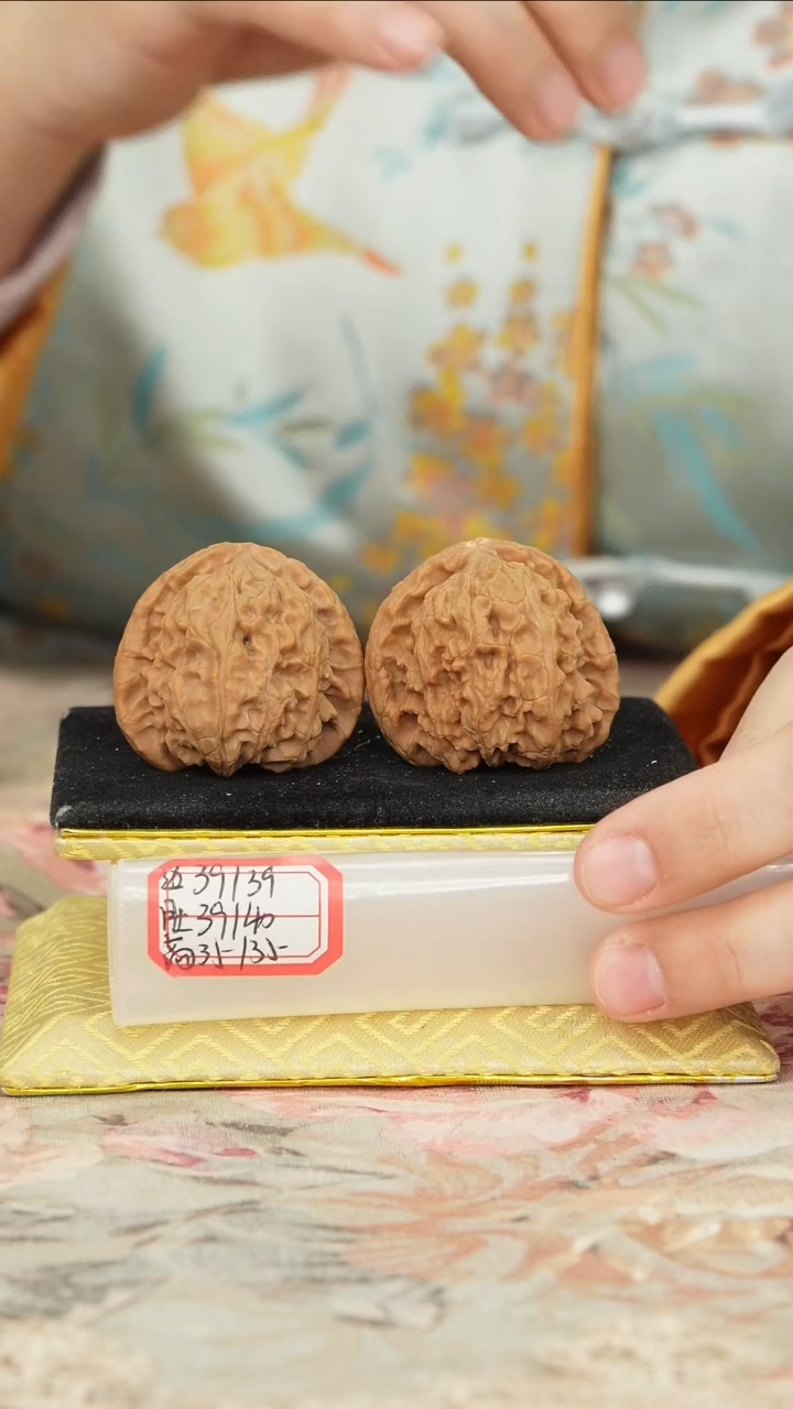 【闪购商品】文玩核桃把件白狮子