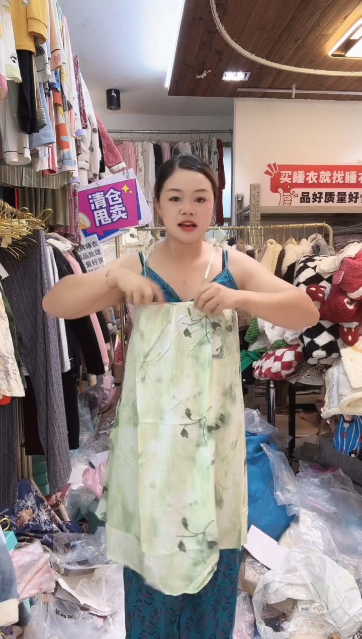 绿色吊带睡裙150（详情听主播讲解）