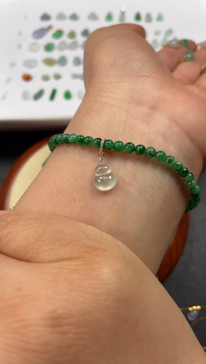 吊坠(不含链)18K金镶嵌翡翠一个JK253