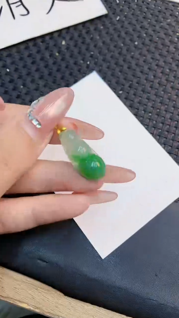 翡翠18K金镶嵌吊坠(不含链)1