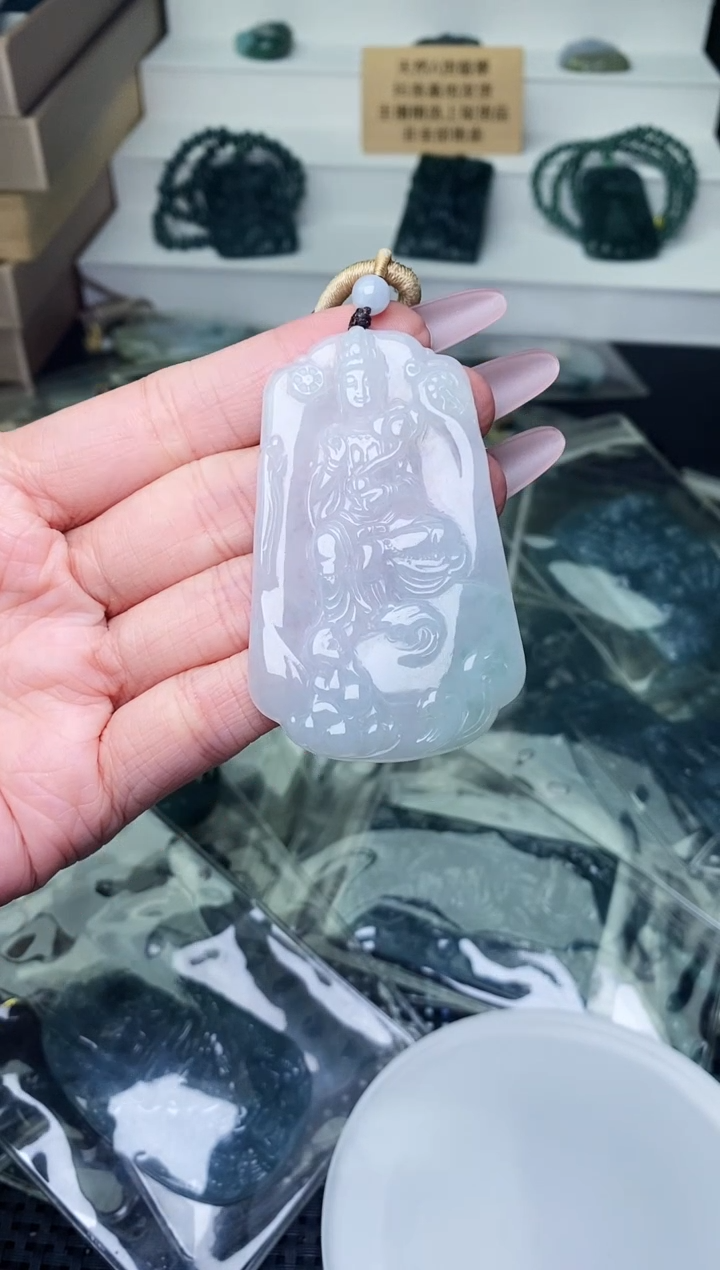 颈饰未镶嵌翡翠 