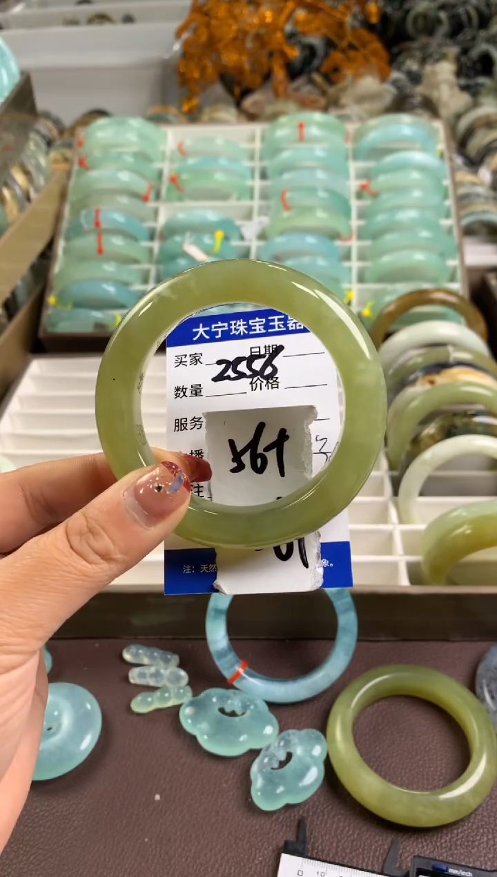 【闪购商品】蛇纹石玉手镯未镶嵌2556