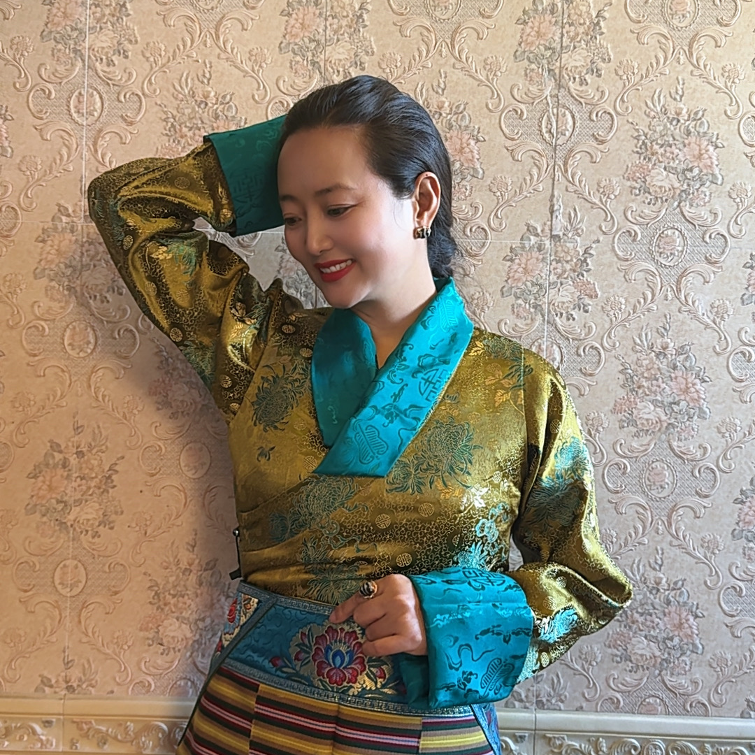 史镜传统缎面精品藏服套装