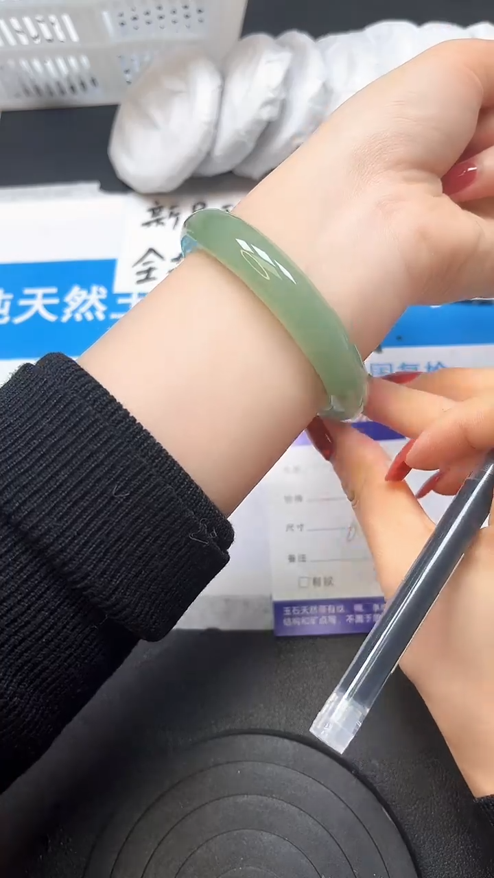 【闪购商品】石英质玉手镯未镶嵌140