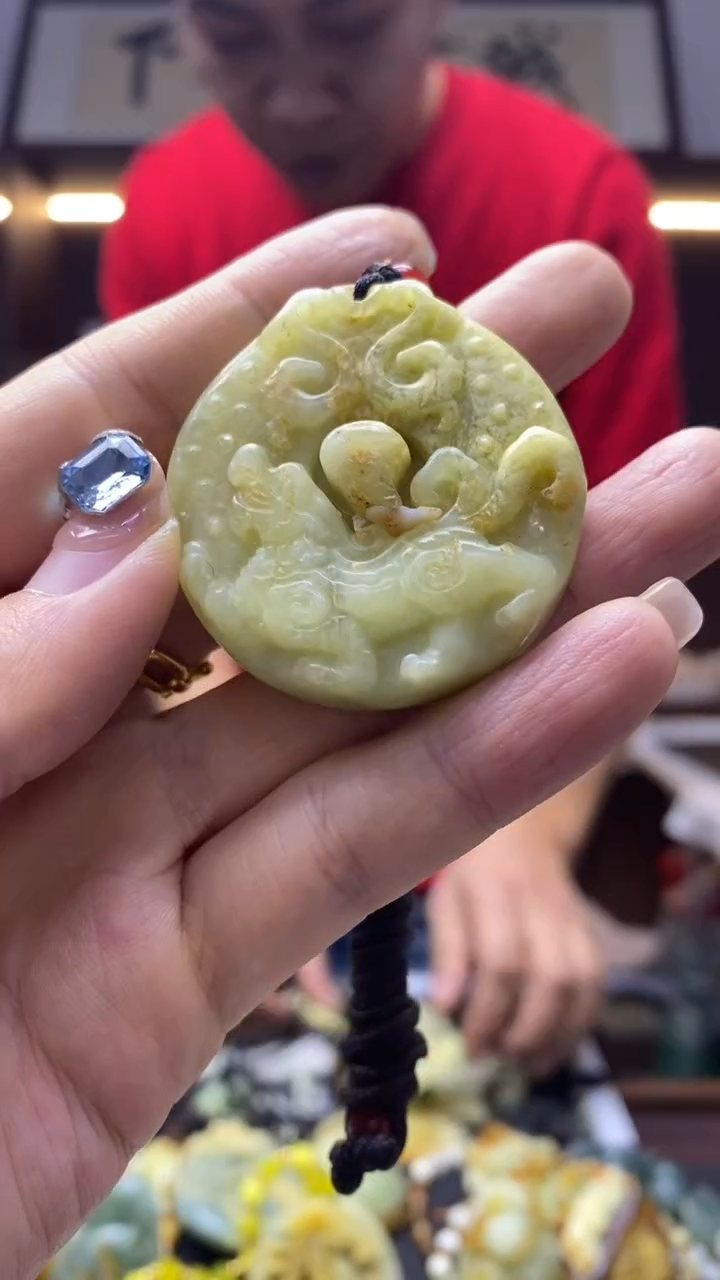 未镶嵌岫玉挂件  