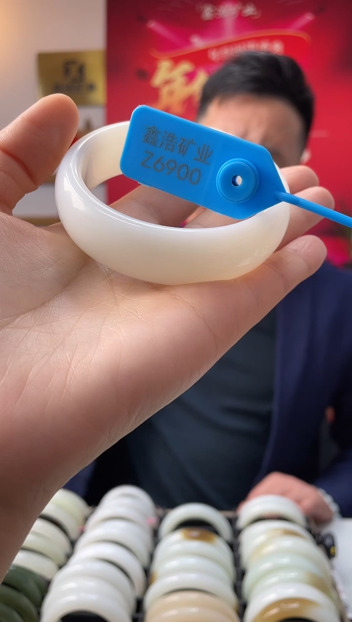 【闪购商品】和田玉手镯未镶嵌手镯 Z6900 圈口60