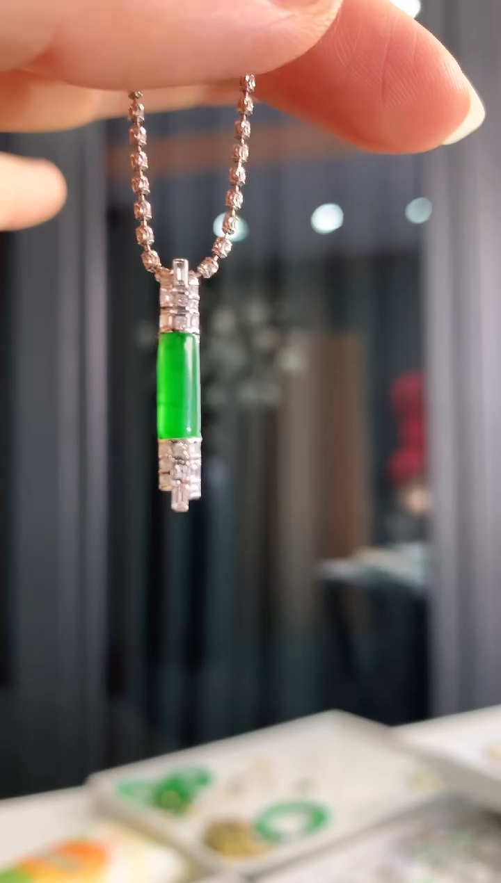 【闪购商品】翡翠吊坠(不含链)18K金镶嵌吊坠