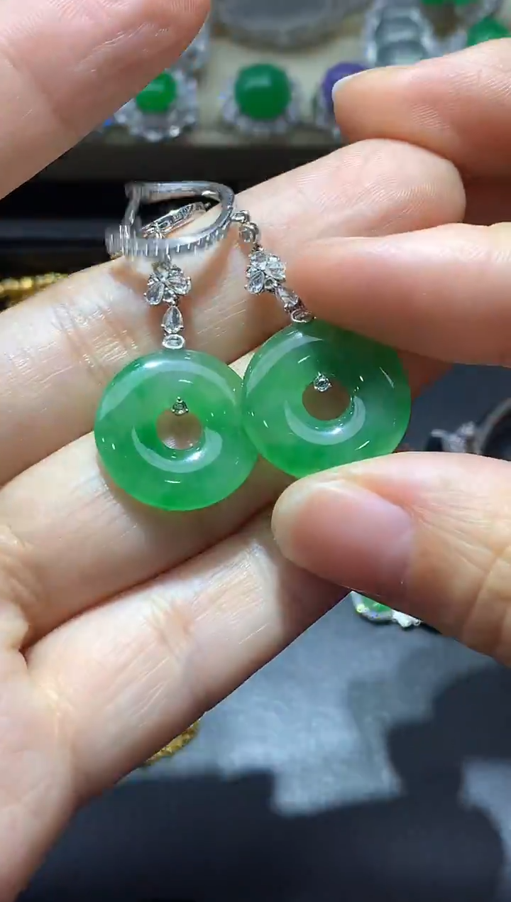 颈饰18K金镶嵌翡翠675-中国好珍宝