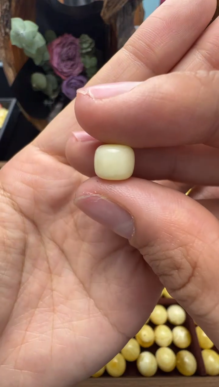 【闪购商品】蜜蜡裸石未镶嵌俄料老型8.6*7.4mm0.374克