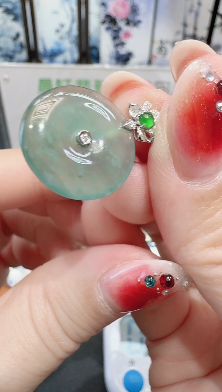 颈饰18K金镶嵌翡翠寄售回流，不退不换