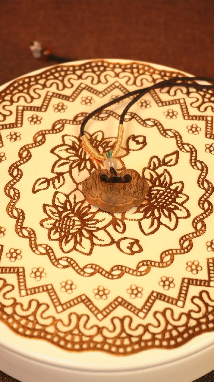 沉香手串祥云吊坠海南莺歌绿奇楠挂脖