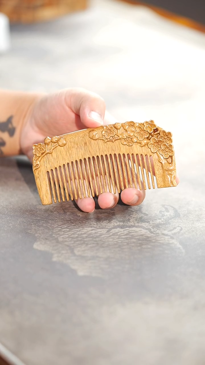 金丝楠老料大漆款踏雪寻梅梳