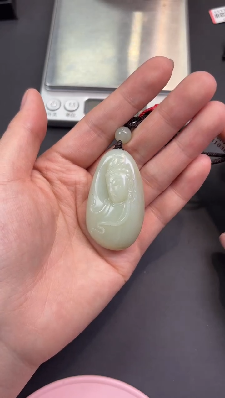 【闪购商品】和田玉吊坠(赠链)未镶嵌且末微色差迪克兰吊坠