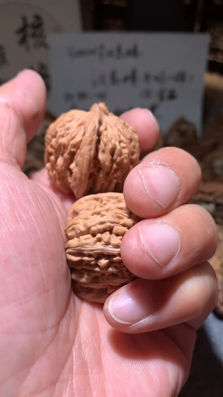 文玩核桃把件【核缘雅趣】36左右汉高楼，同尺寸随机发