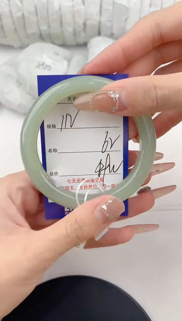 【闪购商品】和田玉手镯未镶嵌112颜色微差无瑕疵