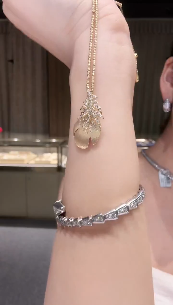 18K金镶嵌吊坠（不含链）钻石羽毛