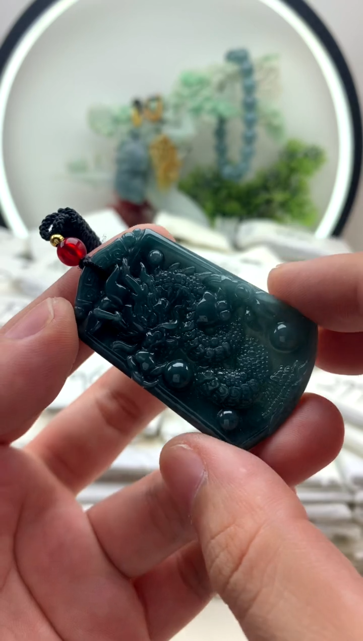 翡翠未镶嵌颈饰龙牌1