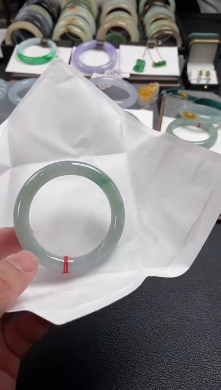 【闪购商品】翡翠手镯未镶嵌有纹裂 54