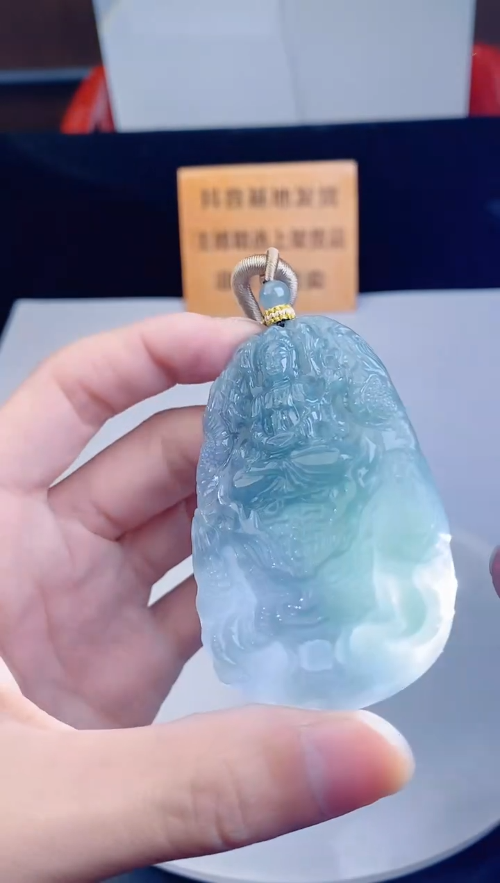 颈饰未镶嵌翡翠 