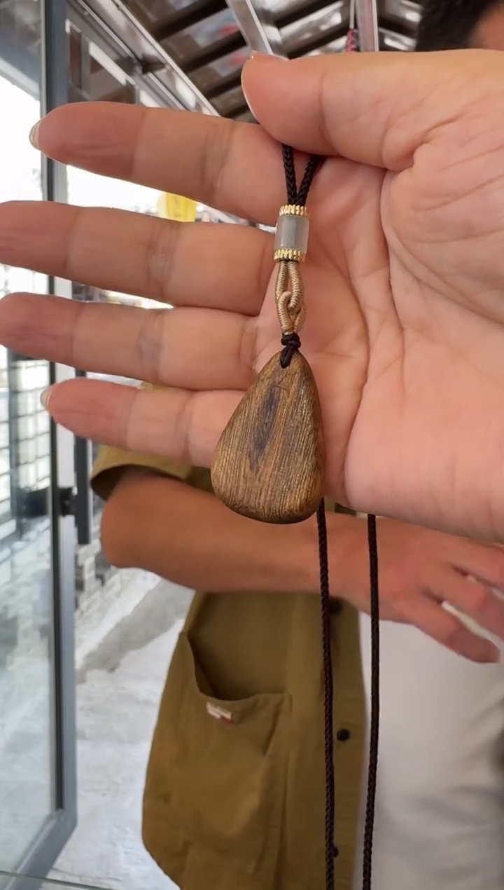 沉香吊坠心形吊坠多样性发货一条
