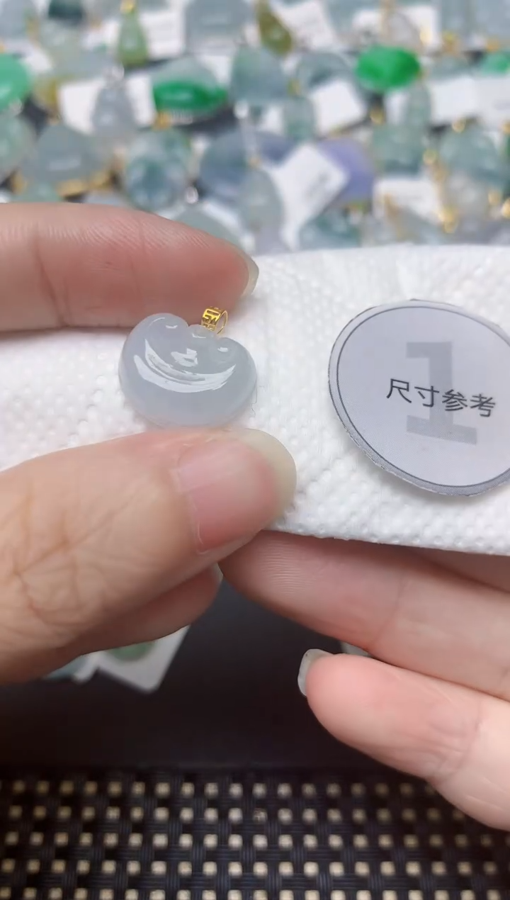 翡翠18K金镶嵌颈饰天然缅甸A货翡翠