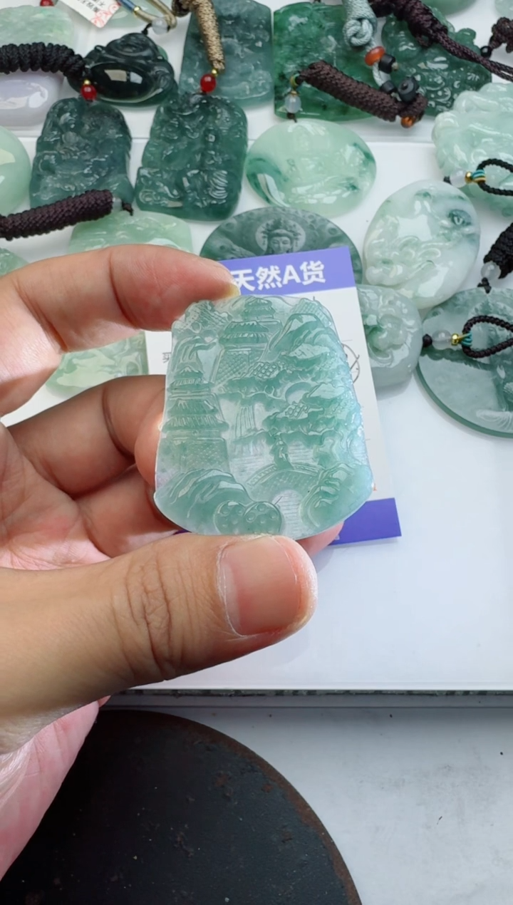 【闪购商品】翡翠吊坠(不含链)未镶嵌多样性随机发其一