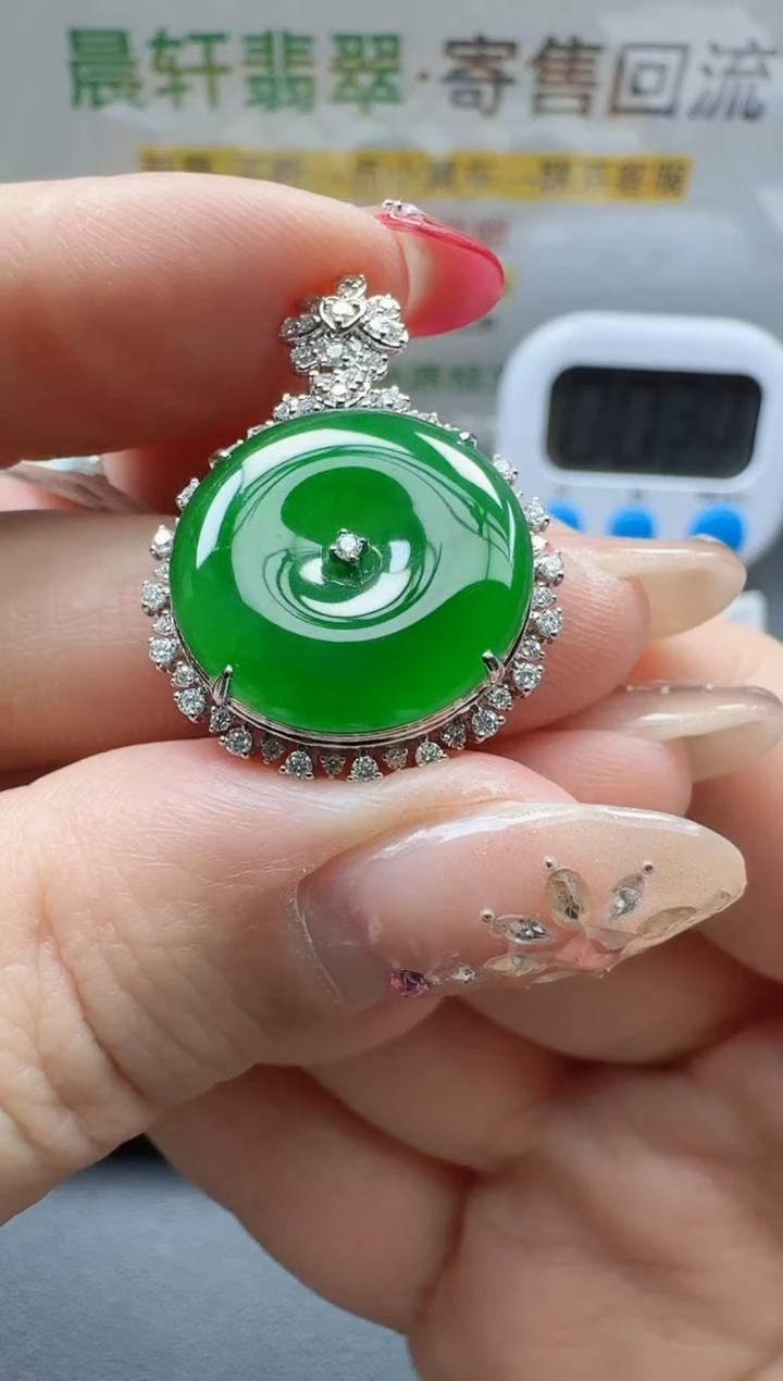 颈饰18K金镶嵌翡翠寄售回流，24小时鉴赏期