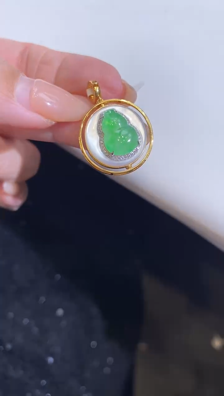 吊坠(不含链)18K金镶嵌翡翠葫芦