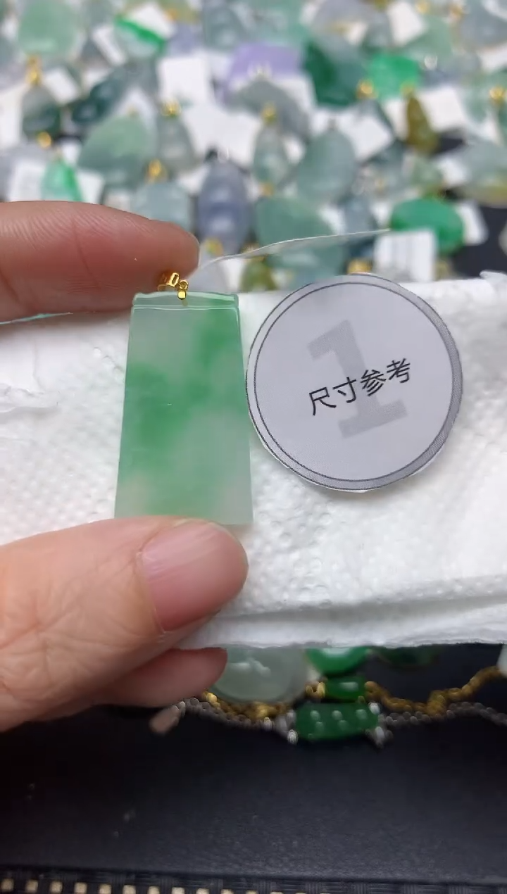 颈饰18K金镶嵌翡翠天然缅甸A货翡翠