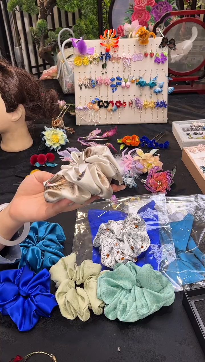 织绣咪**罐非遗绒花苏绣饰品