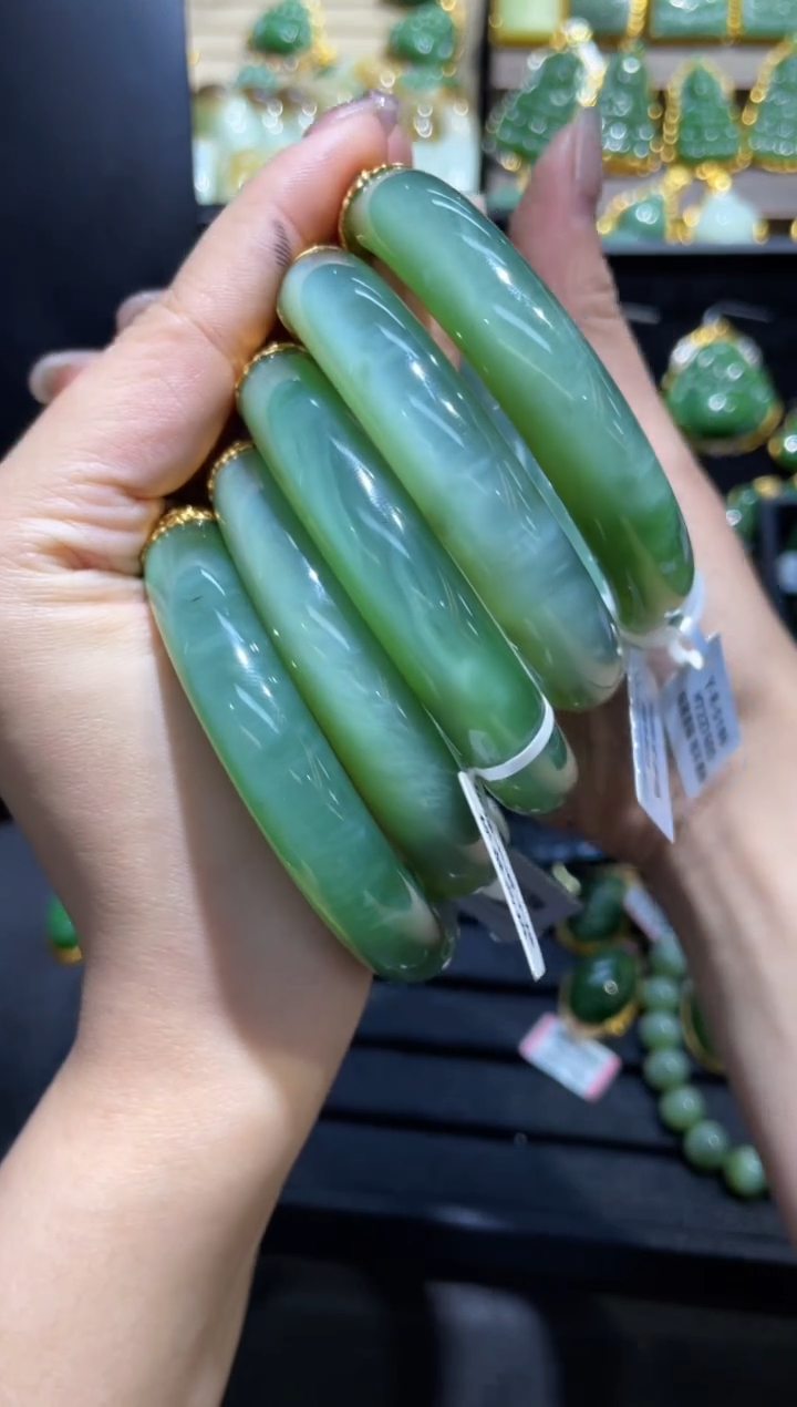 【闪购商品】和田玉手镯18K金镶嵌54-58圈口 多样性发一Z