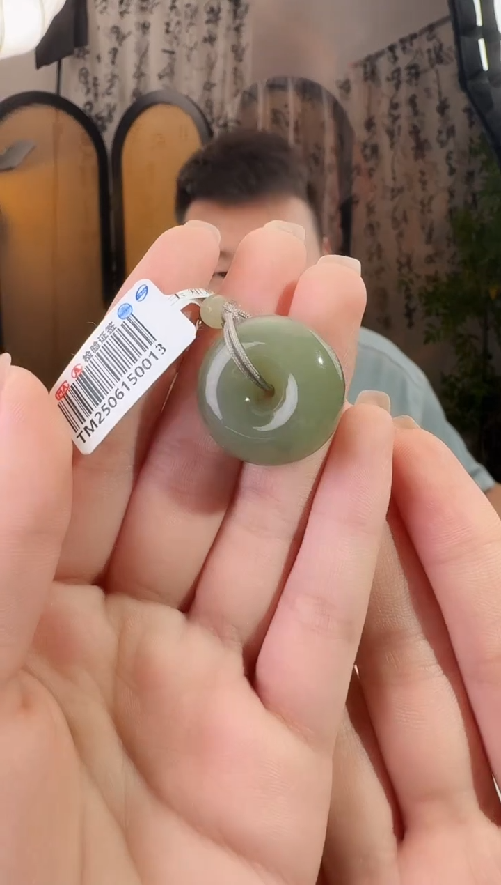 和田玉未镶嵌颈饰扣p