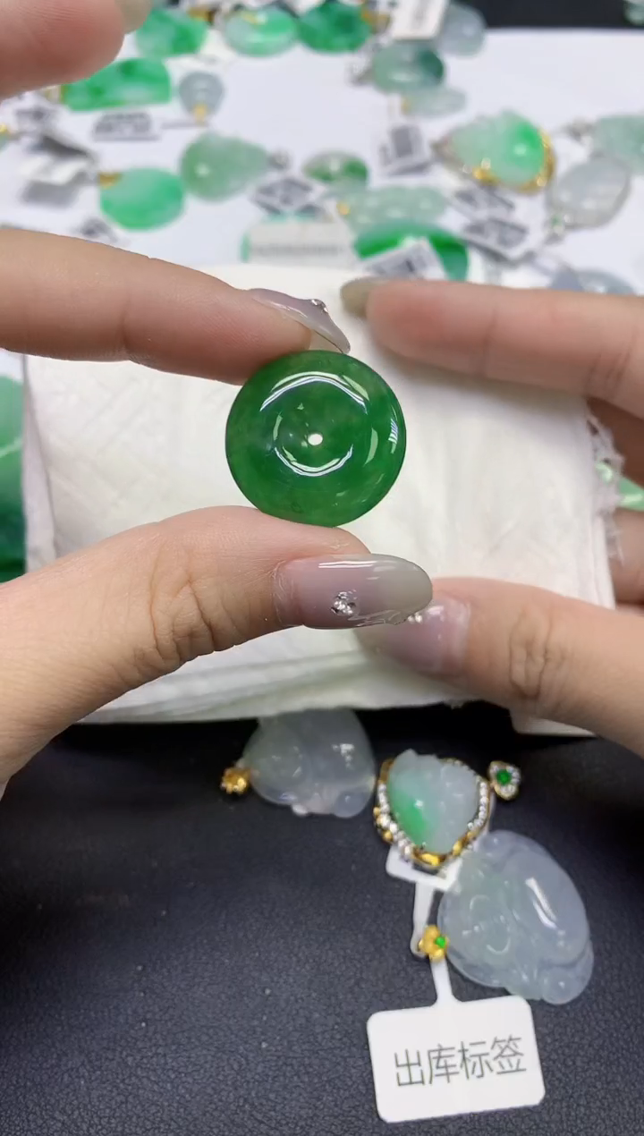 颈饰未镶嵌翡翠?天然缅甸翡翠A货百元以上9元证书费自理