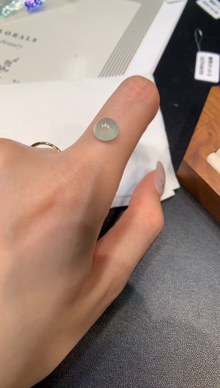 颈饰未镶嵌翡翠蛋面