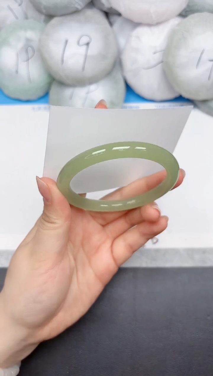 未镶嵌手镯石英质玉A49/58.1