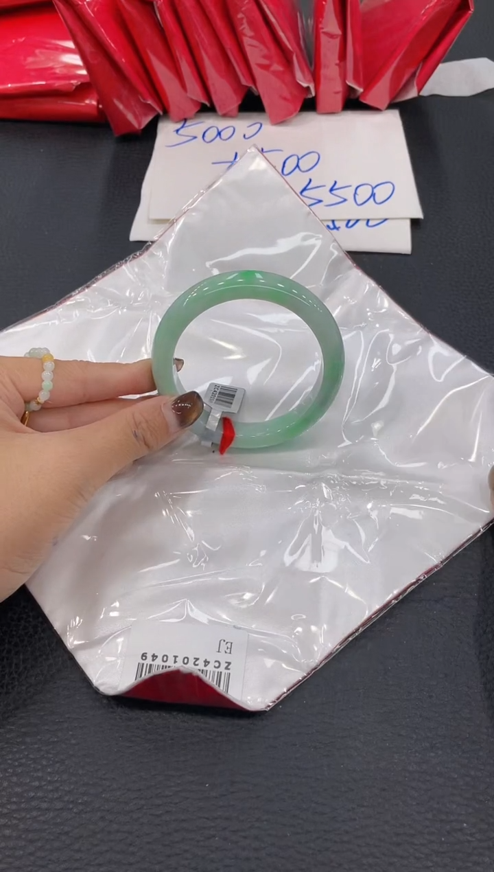 【闪购商品】翡翠手镯未镶嵌手镯